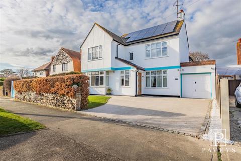 4 bedroom detached house for sale, Greenway, Frinton-On-Sea