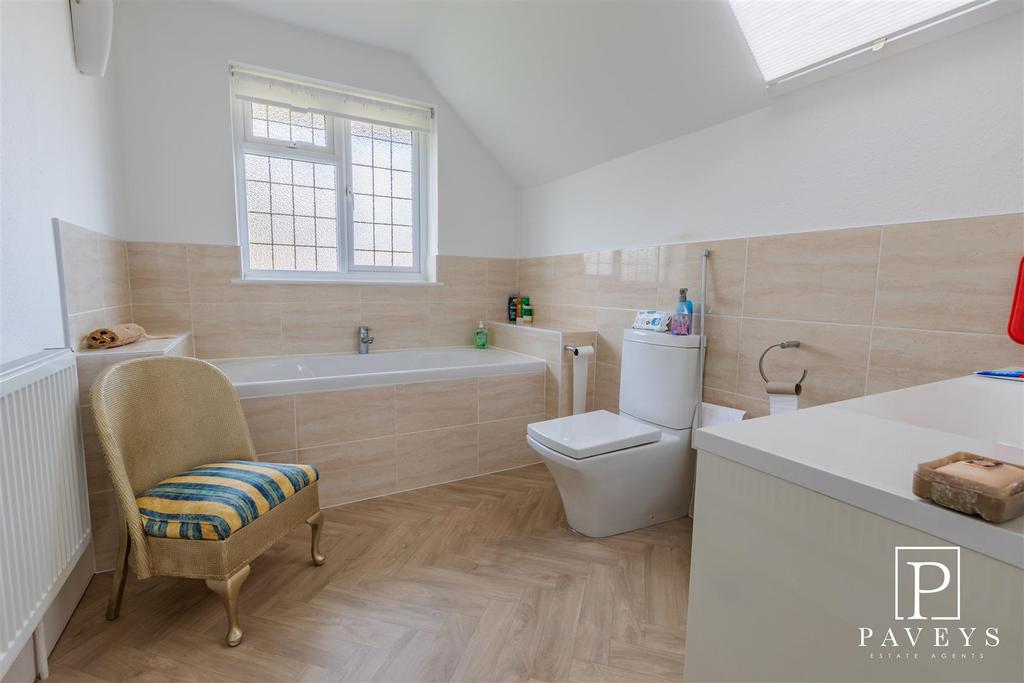 En suite bathroom