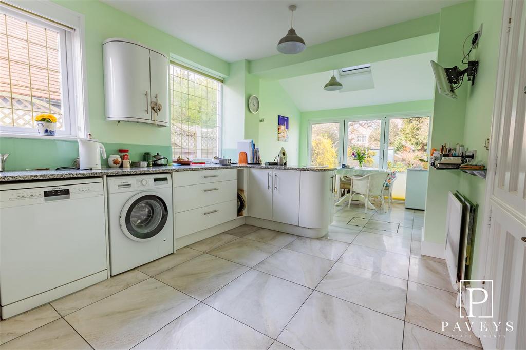 Kitchen breakfast room
