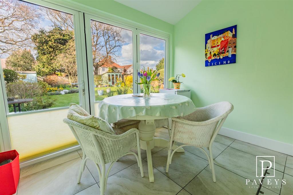 Kitchen breakfast room
