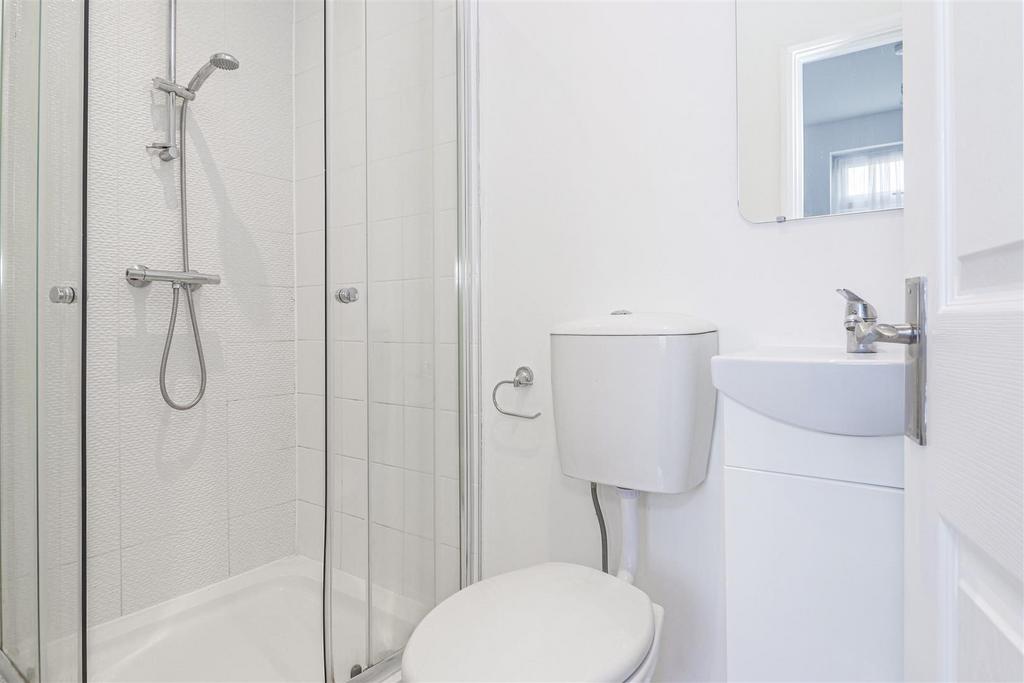 En suite to bedroom two