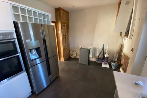6 Union Street, Lees, Oldham, OL4 4NE