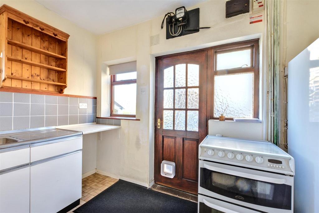 Kitchen 2.jpeg