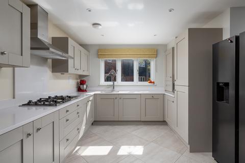 4 bedroom detached house for sale, Berry Close, Copthorne, Crawley, West Sussex, RH10