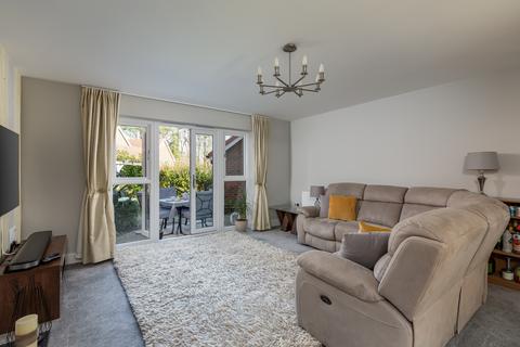 1 Berry Close, Copthorne, Crawley, RH10 3FQ