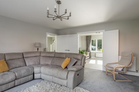 1 Berry Close, Copthorne, Crawley, RH10 3FQ