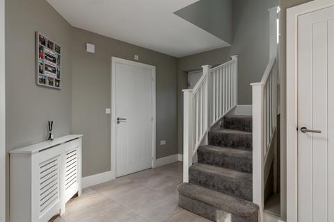 1 Berry Close, Copthorne, Crawley, RH10 3FQ