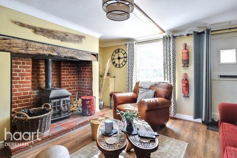 2 bedroom terraced house for sale, London Road, Dereham