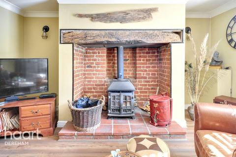 2 bedroom terraced house for sale, London Road, Dereham