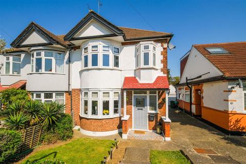 33 Amesbury Drive, London, E4 7PZ