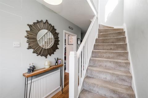 33 Amesbury Drive, London, E4 7PZ