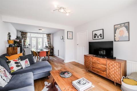 33 Amesbury Drive, London, E4 7PZ
