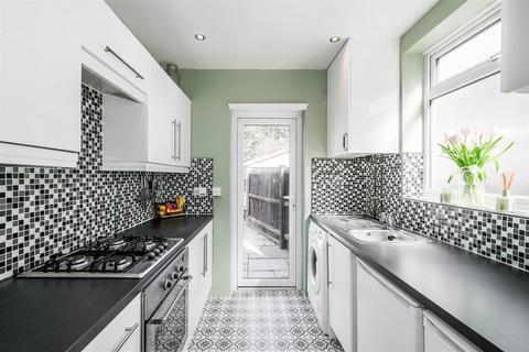 33 Amesbury Drive, London, E4 7PZ