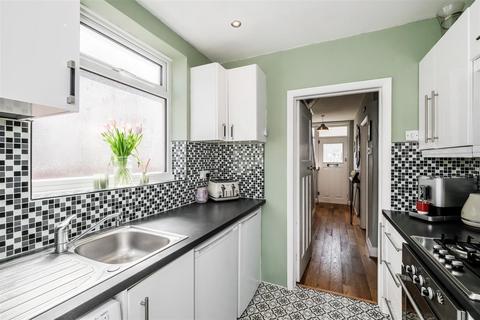 33 Amesbury Drive, London, E4 7PZ