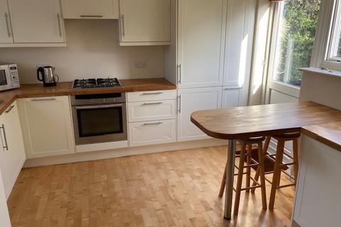 4 bedroom detached house to rent, Hayling Island, Hampshire, PO11