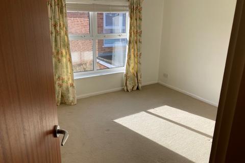 4 bedroom detached house to rent, Hayling Island, Hampshire, PO11