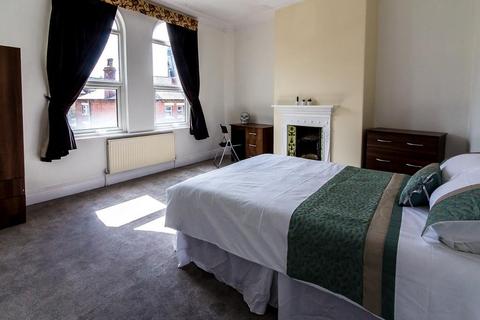 1 bedroom in a house share to rent, The Crescent, Leeds