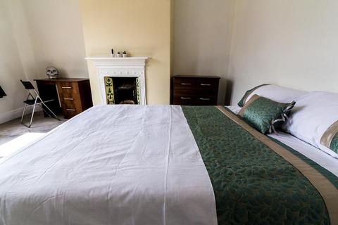 1 bedroom in a house share to rent, The Crescent, Leeds