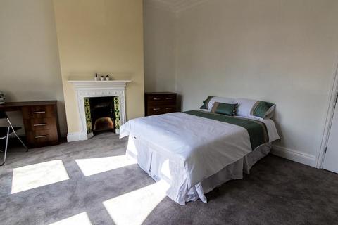1 bedroom in a house share to rent, The Crescent, Leeds