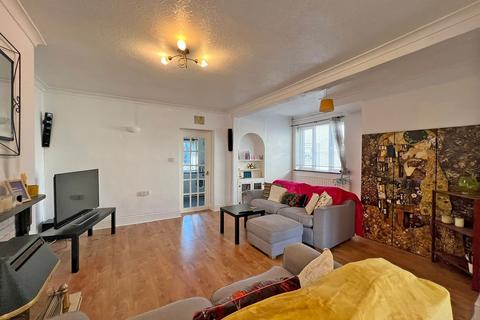 8 Crowther Grove, Wolverhampton, WV6 0JE