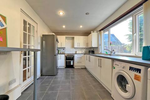 8 Crowther Grove, Wolverhampton, WV6 0JE