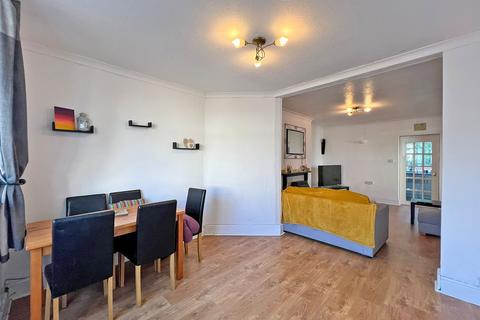 8 Crowther Grove, Wolverhampton, WV6 0JE