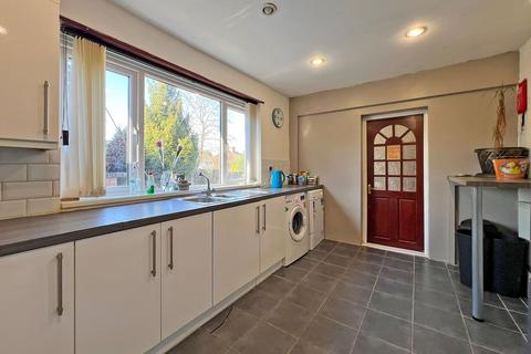 8 Crowther Grove, Wolverhampton, WV6 0JE