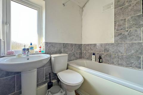 8 Crowther Grove, Wolverhampton, WV6 0JE