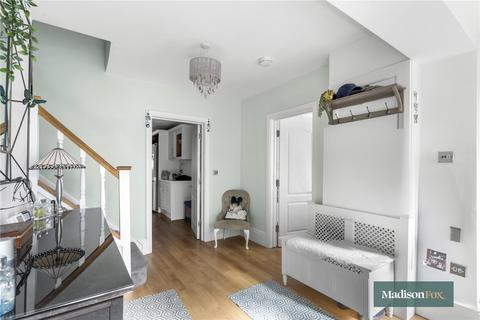 5 bedroom semi-detached house to rent, Lawton Road, Essex IG10