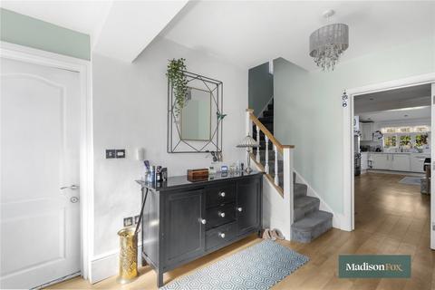5 bedroom semi-detached house to rent, Lawton Road, Essex IG10