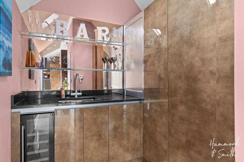 Dining Area and Bar