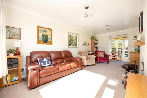 31 Springfield Park, Trowbridge, BA14 7HT