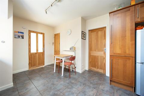 31 Springfield Park, Trowbridge, BA14 7HT