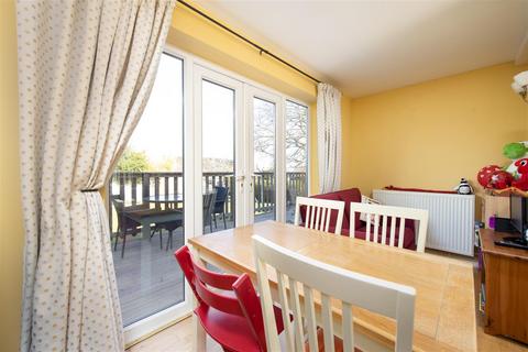 31 Springfield Park, Trowbridge, BA14 7HT