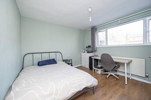 2 bedroom flat for sale, Parkinson Court, Charles Square, Old Street, London, N1