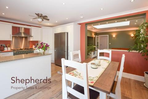 30 Dysons Close, Waltham Cross, EN8 8RL
