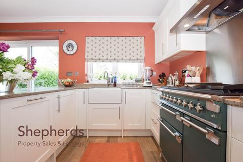 30 Dysons Close, Waltham Cross, EN8 8RL