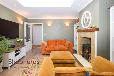 30 Dysons Close, Waltham Cross, EN8 8RL