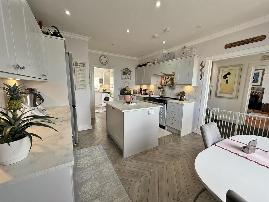 Kitchen to utility room