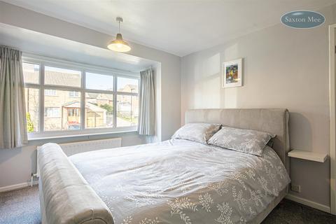 34 Ashurst Drive, Sheffield, S6 5LL