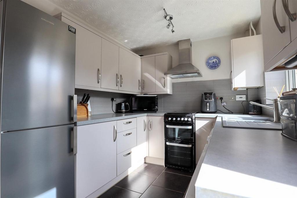Kitchen (2).jpg