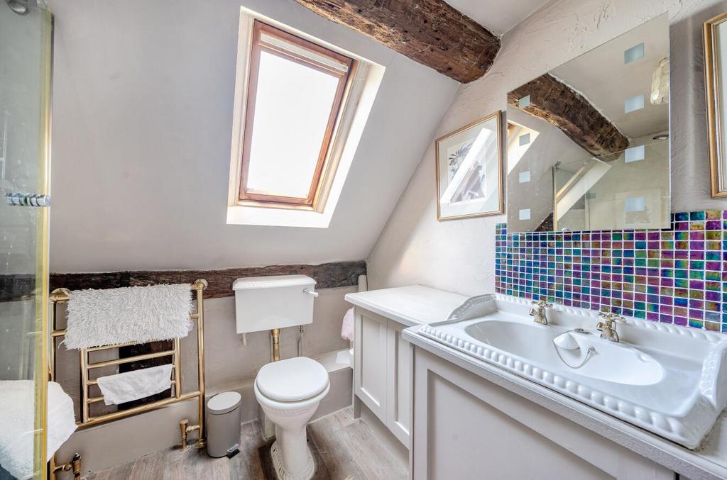 Ensuite.JPG