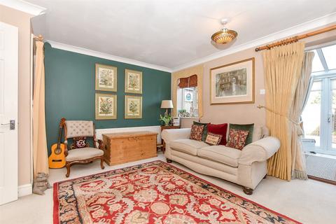3 bedroom end of terrace house for sale, Haslewood Close, Smarden, Ashford, Kent