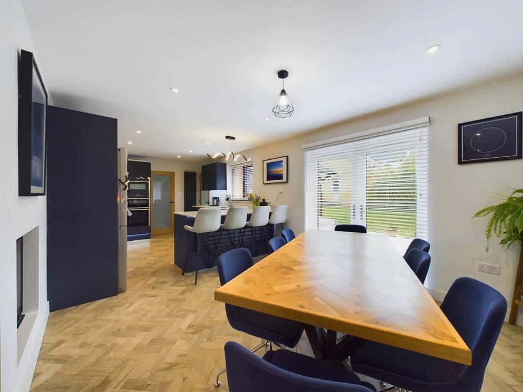Kitchen / dining room