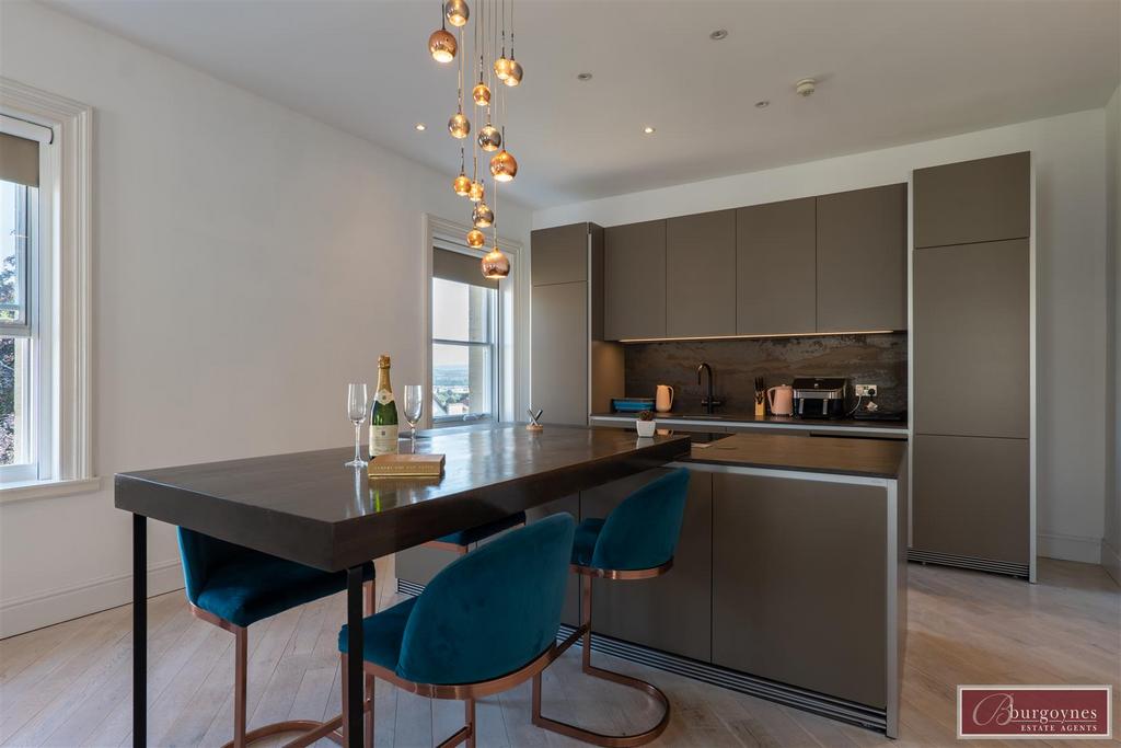 Kitchen/Dining Area