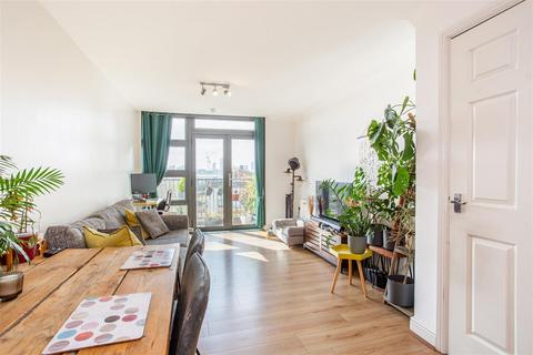 206 Maltings Close, London, E3 3TE