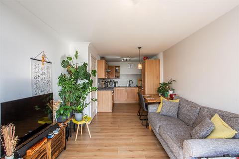 206 Maltings Close, London, E3 3TE