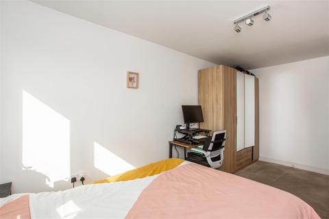 206 Maltings Close, London, E3 3TE