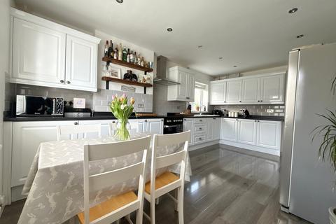 30 Brynglas, Gilwern, Abergavenny, NP7 0BP