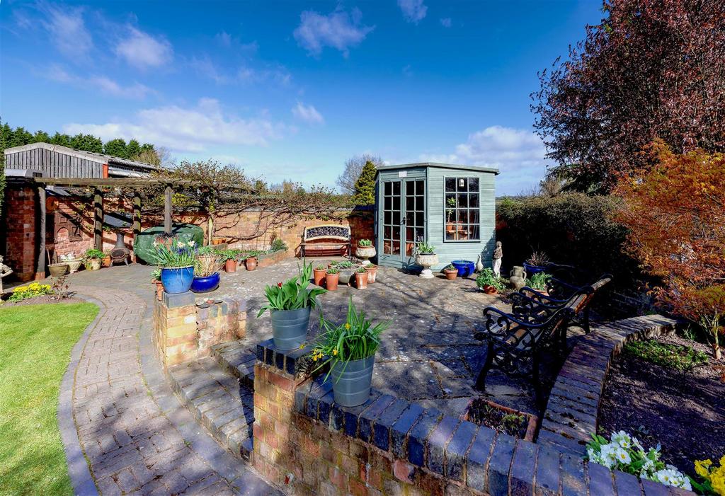 Summer house rear garden SAPL8646-CR3-20250330-Dx O